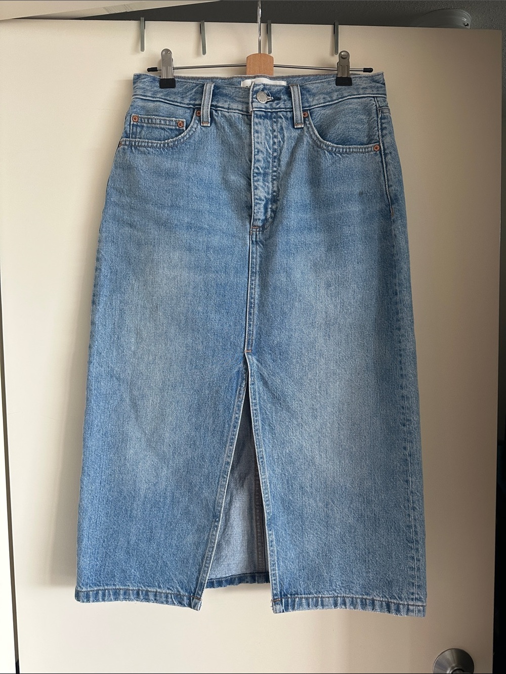 Denim Forum 90’s Halle Midi Skirt